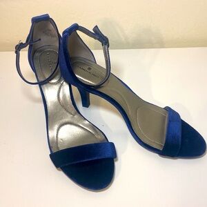 Bandolino blue velvet heels 9.5